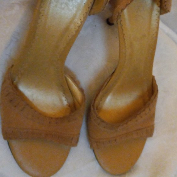 BCBG Paris Tan Suede Open Toe High Heels Size 7.5 - Picture 7 of 14